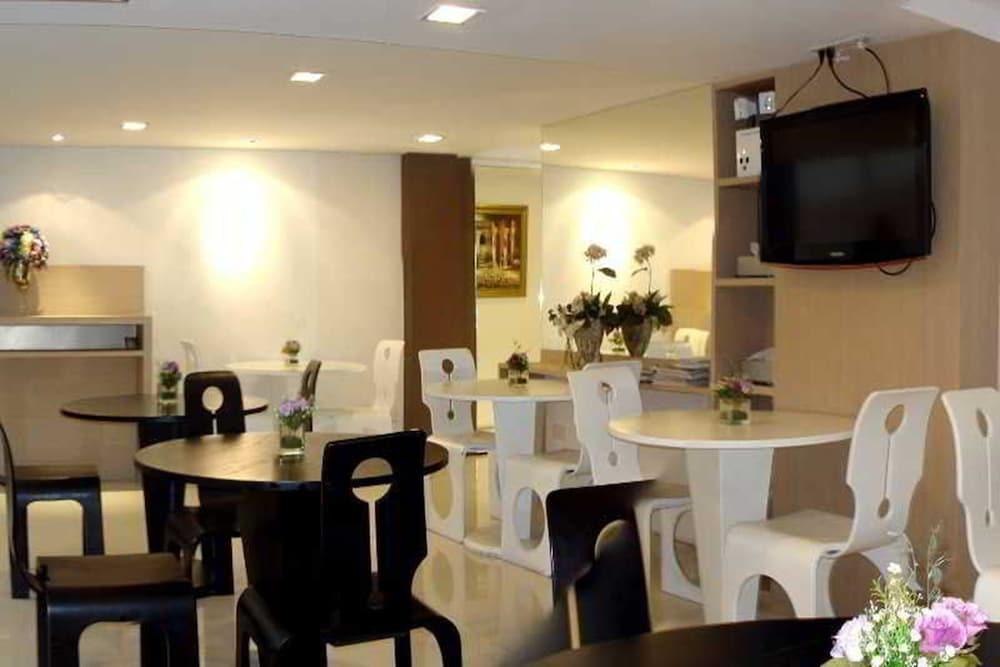 Nantra Silom Hotell Bangkok Exteriör bild