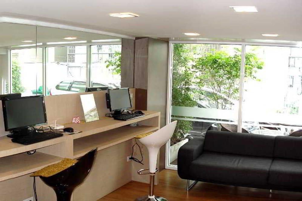 Nantra Silom Hotell Bangkok Exteriör bild
