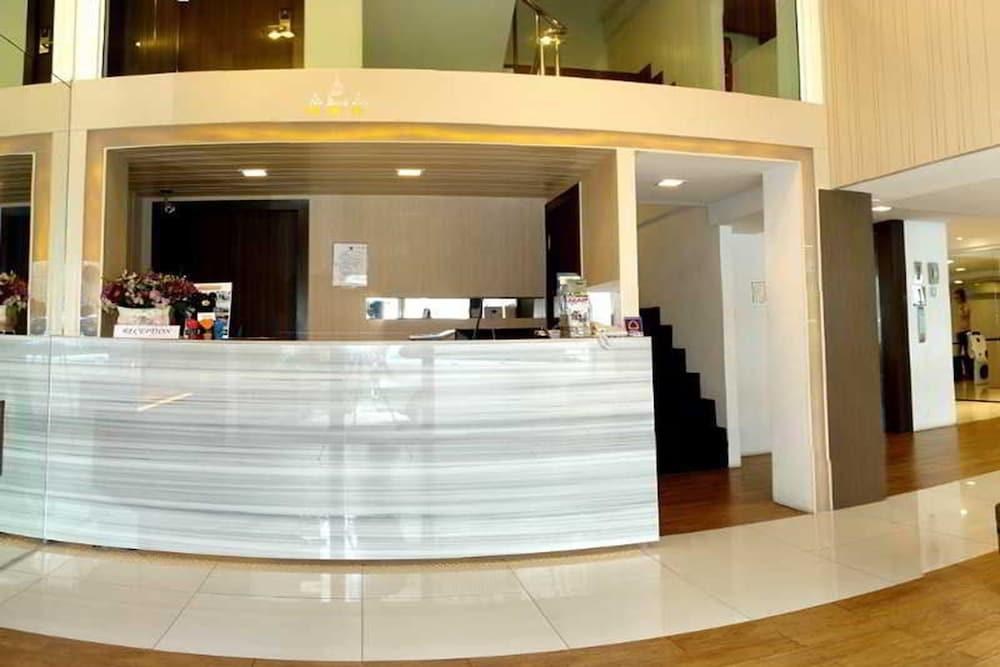 Nantra Silom Hotell Bangkok Exteriör bild