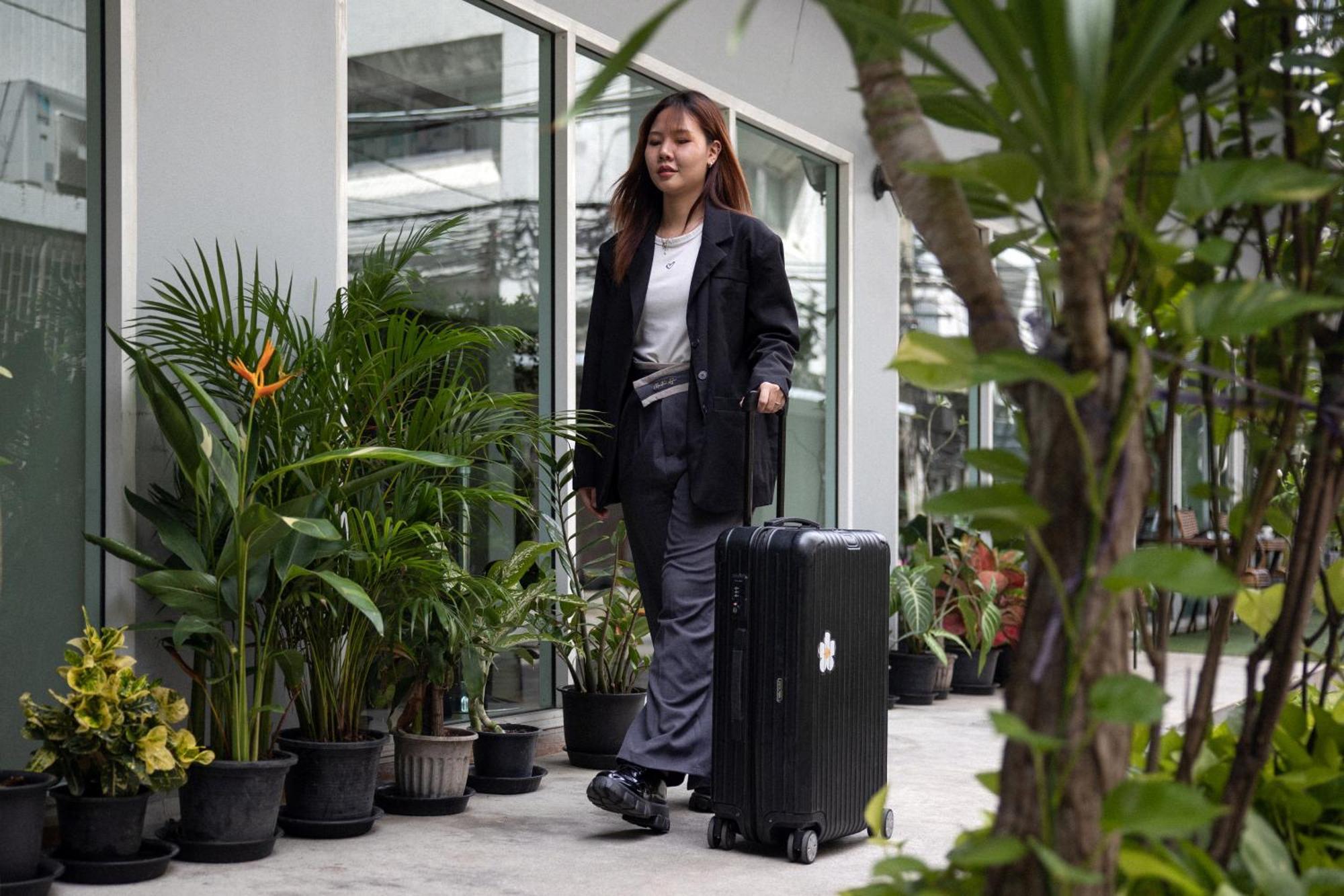 Nantra Silom Hotell Bangkok Exteriör bild