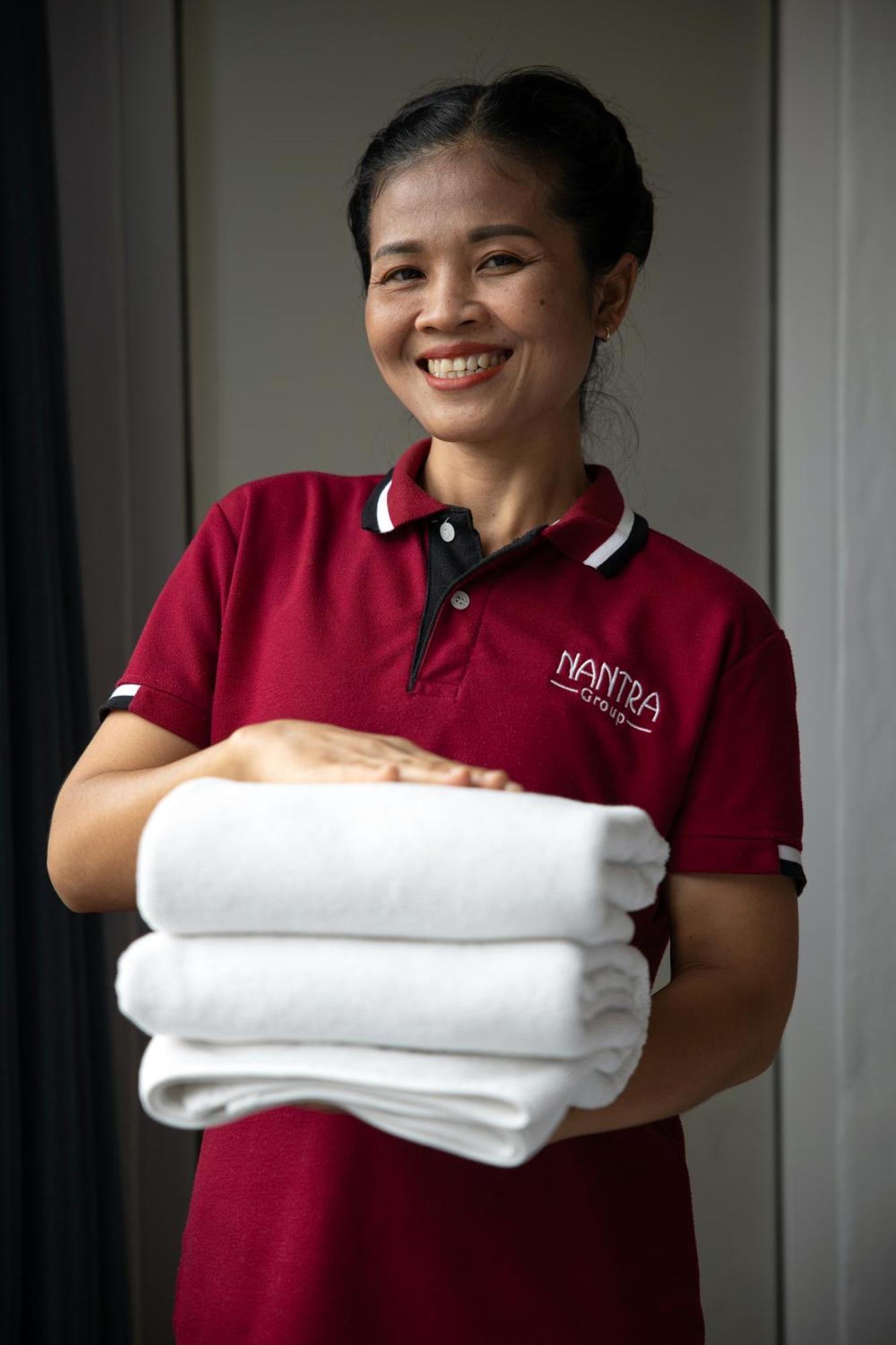 Nantra Silom Hotell Bangkok Exteriör bild