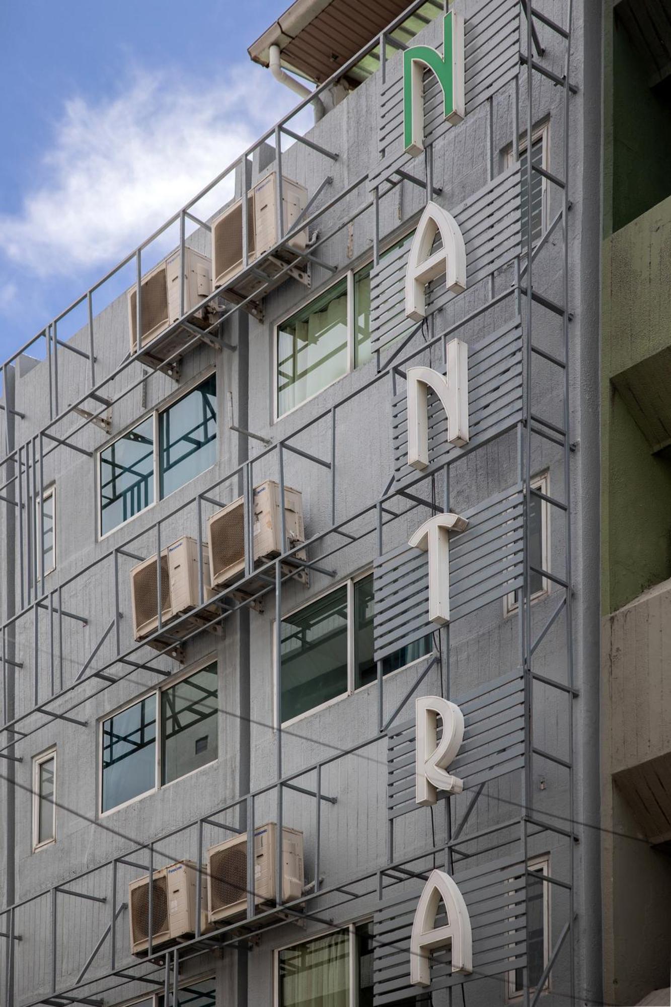 Nantra Silom Hotell Bangkok Exteriör bild