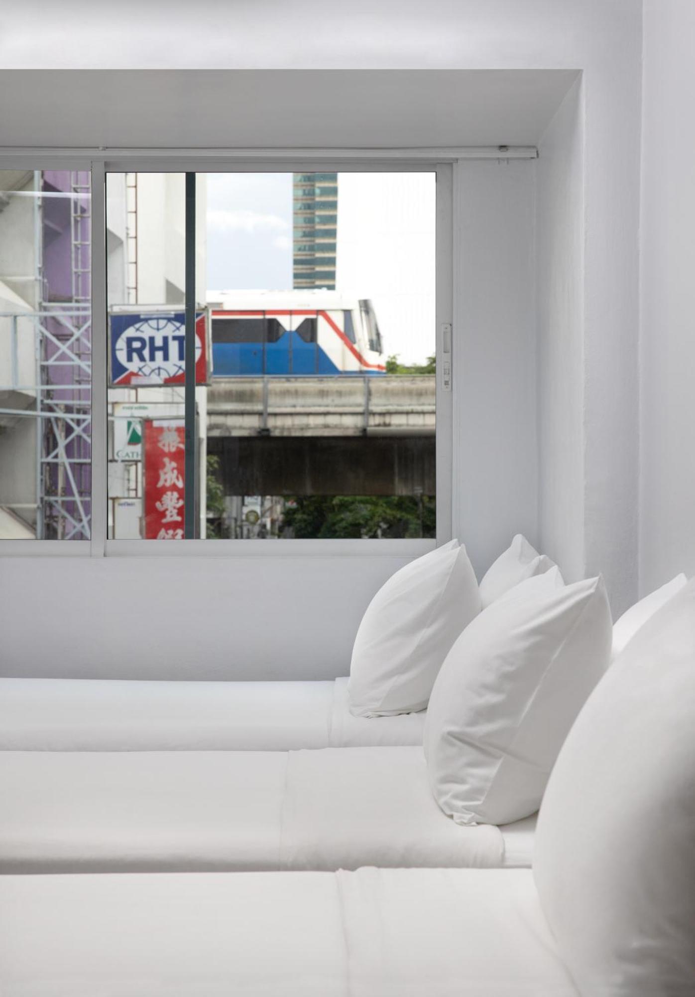 Nantra Silom Hotell Bangkok Exteriör bild