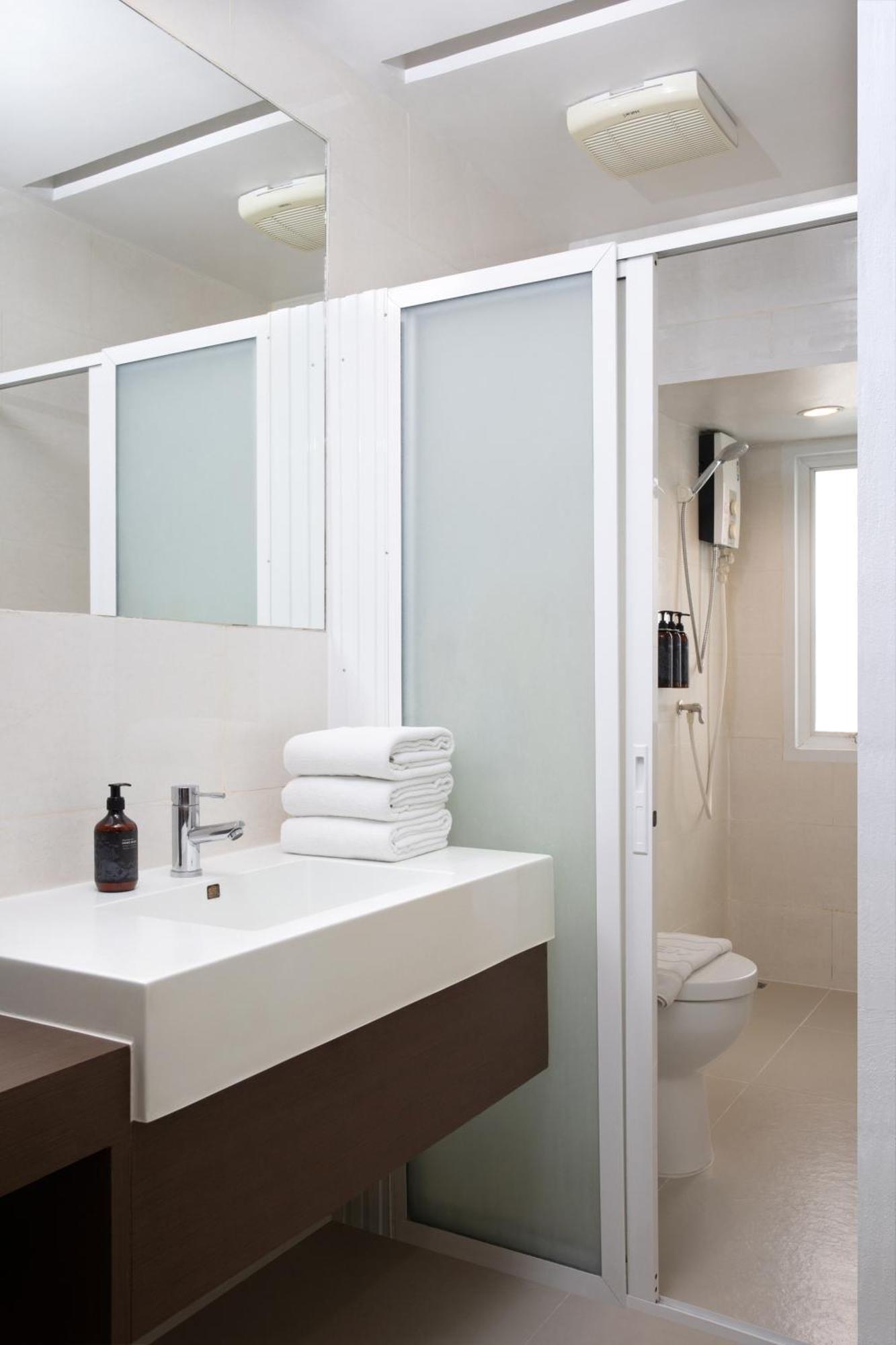 Nantra Silom Hotell Bangkok Exteriör bild