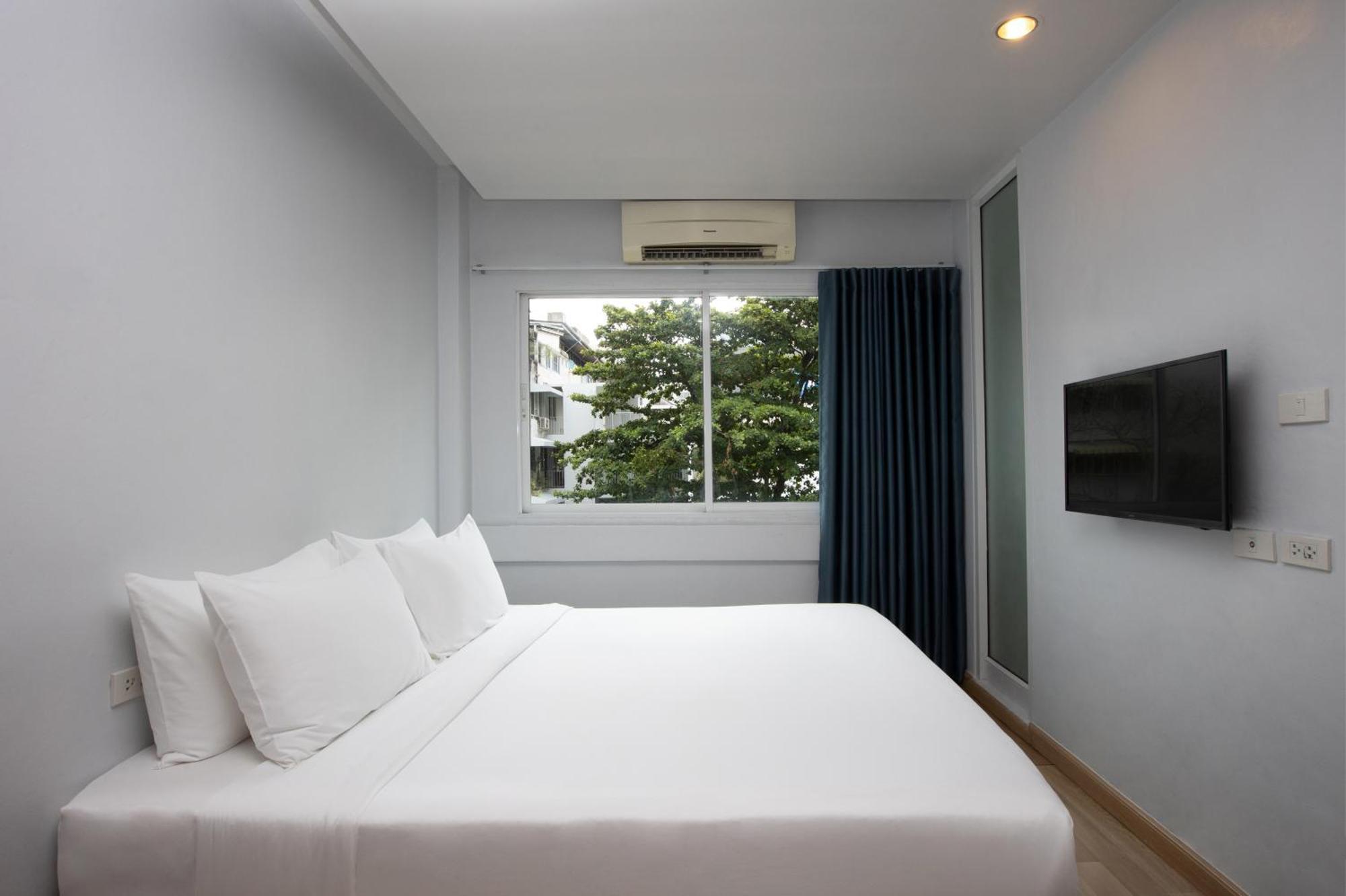 Nantra Silom Hotell Bangkok Exteriör bild