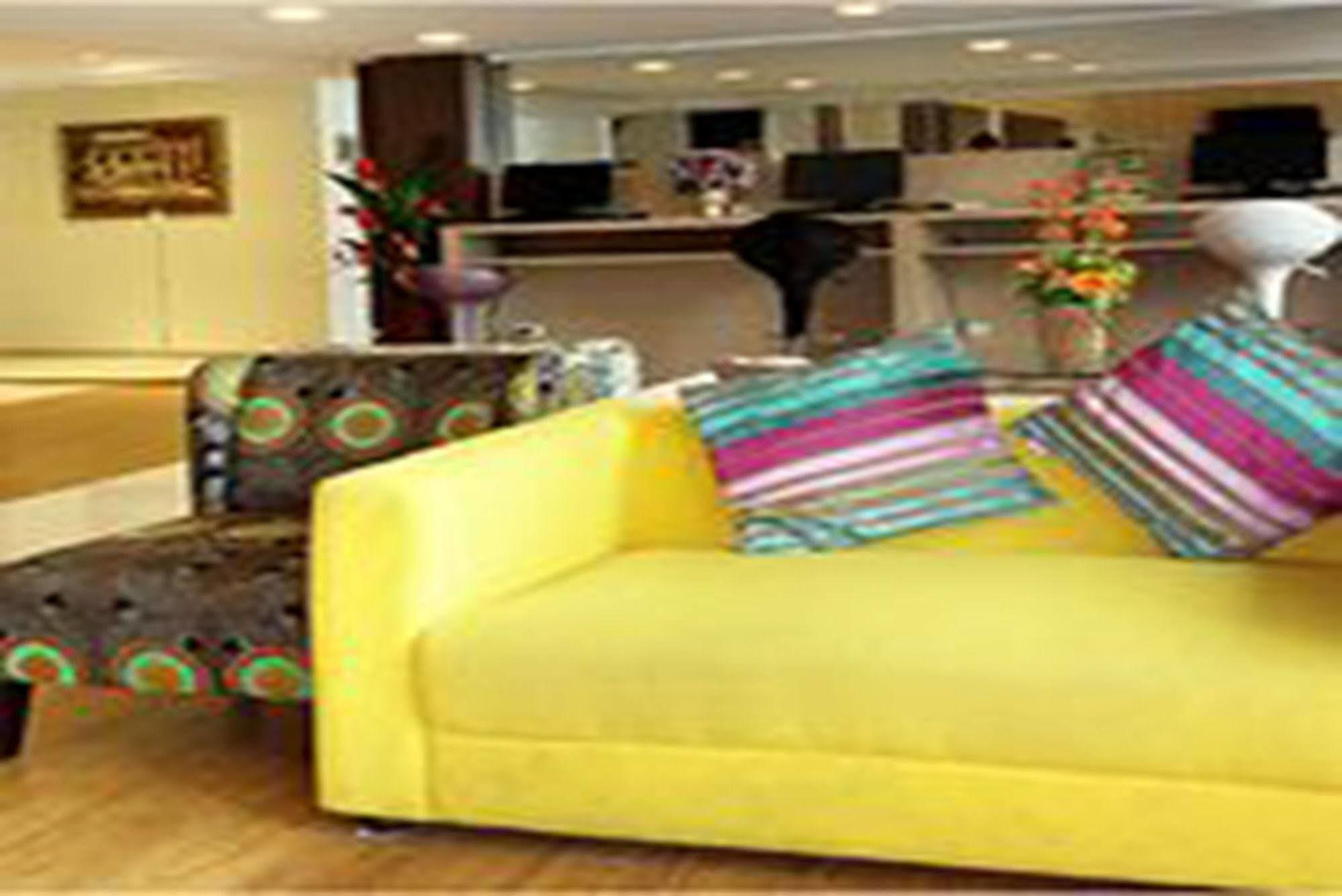 Nantra Silom Hotell Bangkok Exteriör bild
