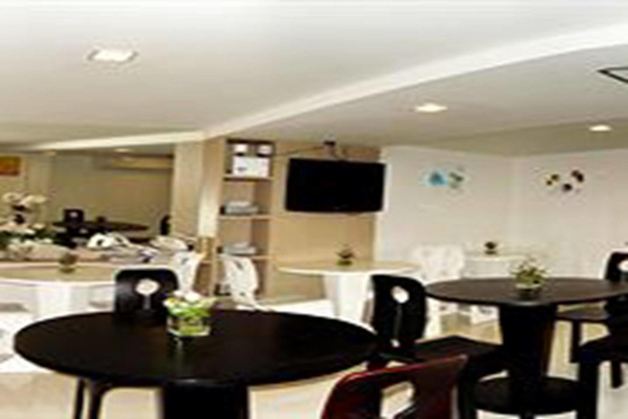 Nantra Silom Hotell Bangkok Exteriör bild