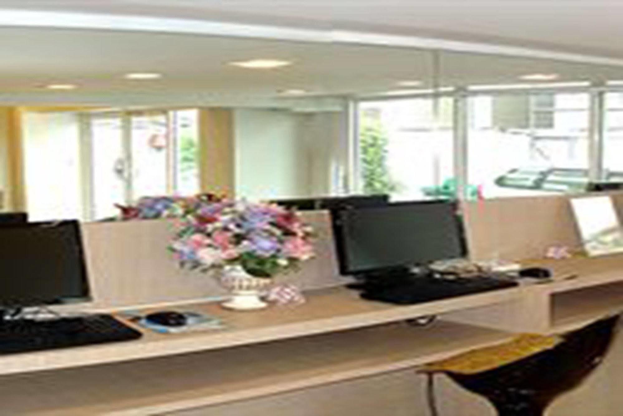 Nantra Silom Hotell Bangkok Exteriör bild