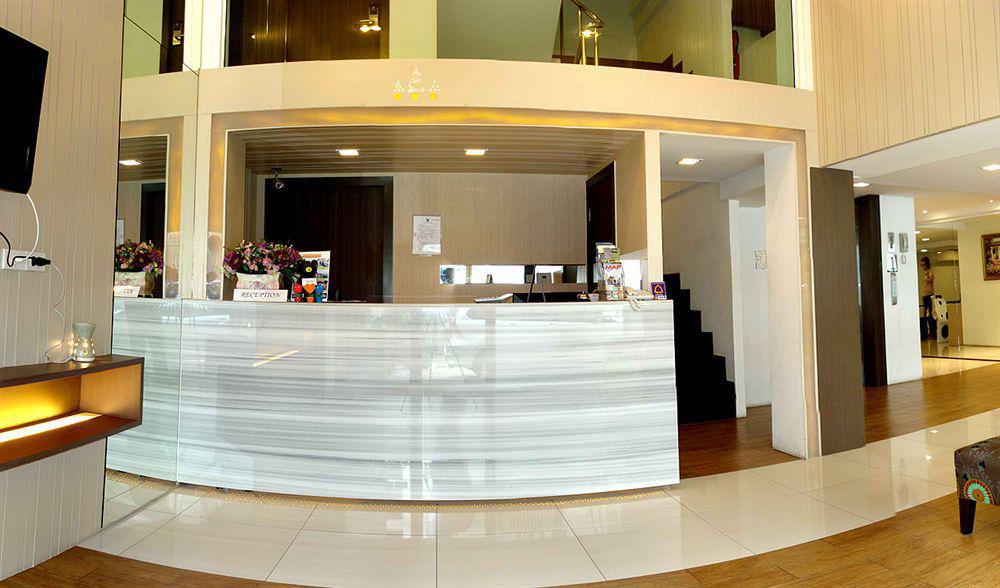 Nantra Silom Hotell Bangkok Exteriör bild